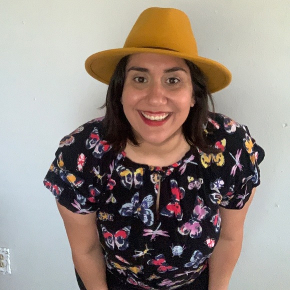 Meet your Posher, Just - Picture 2 of 5